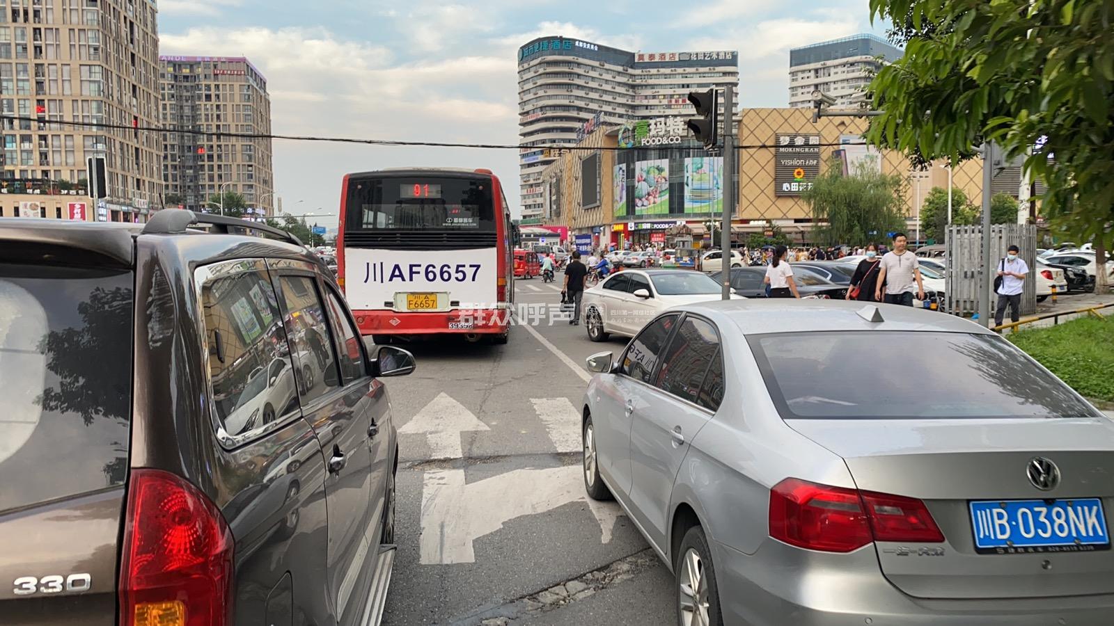 成都市双流区西航港交通混乱