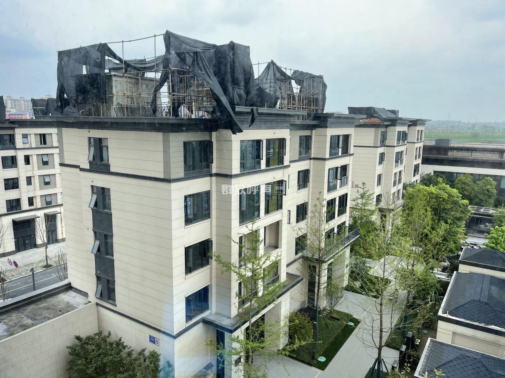 融创玖阙府全面违章搭建