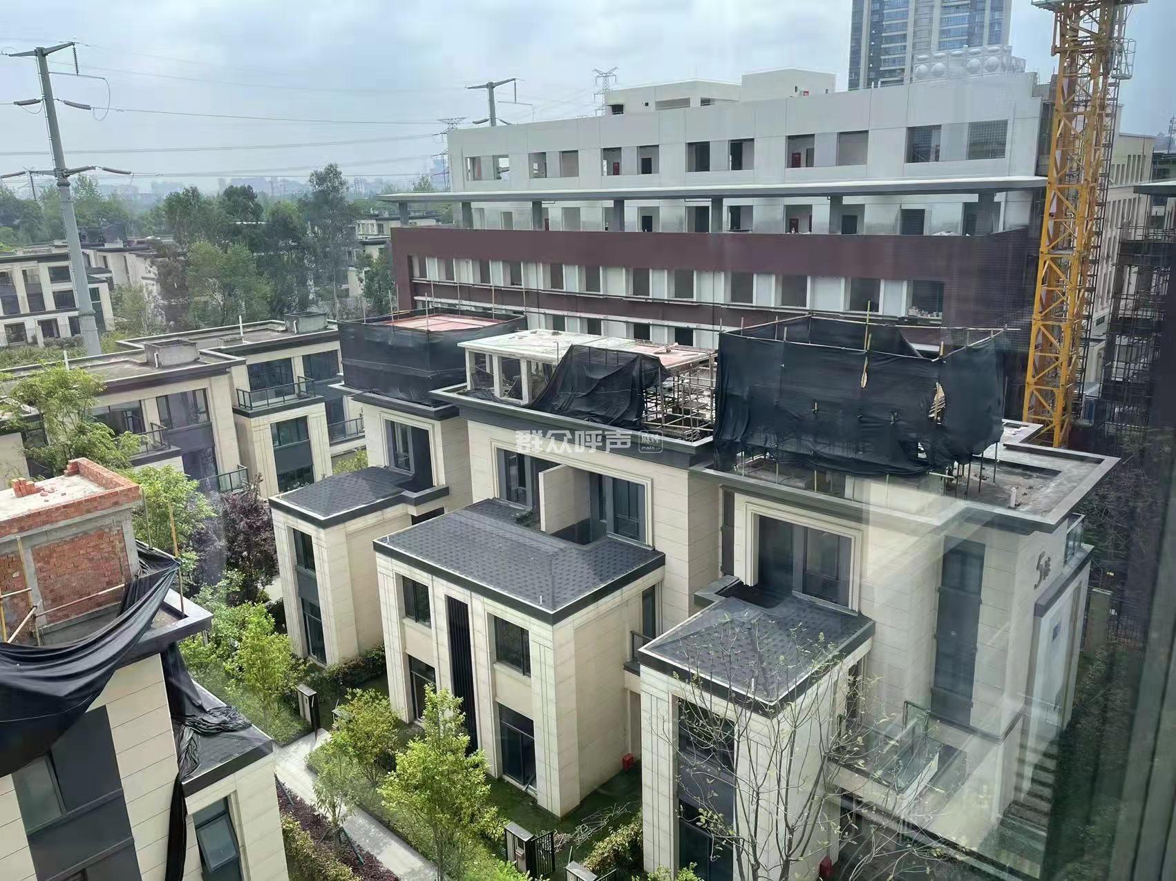 融创玖阙府全面违章搭建