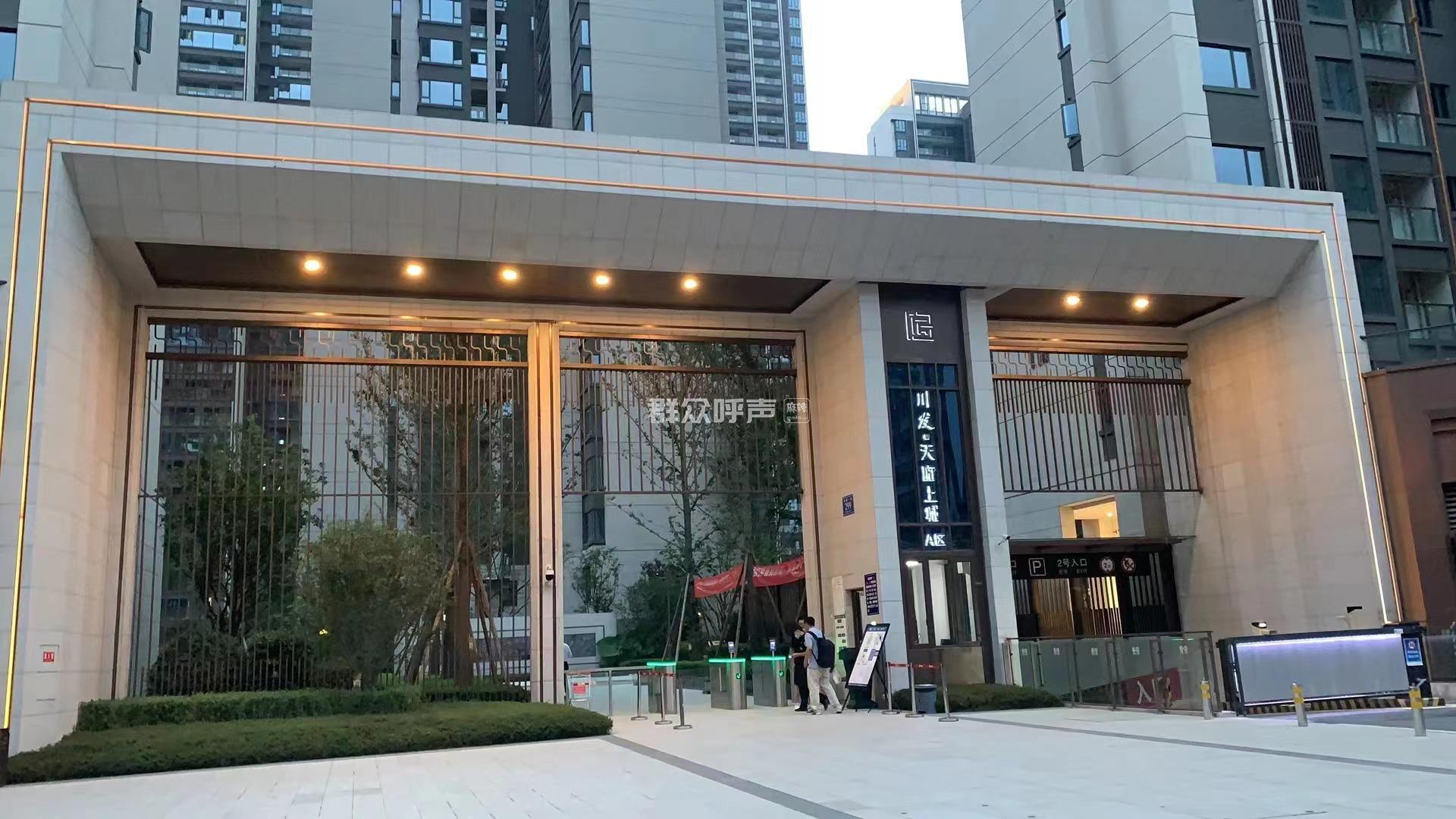 天府新区万科天府公园城大门需要改善