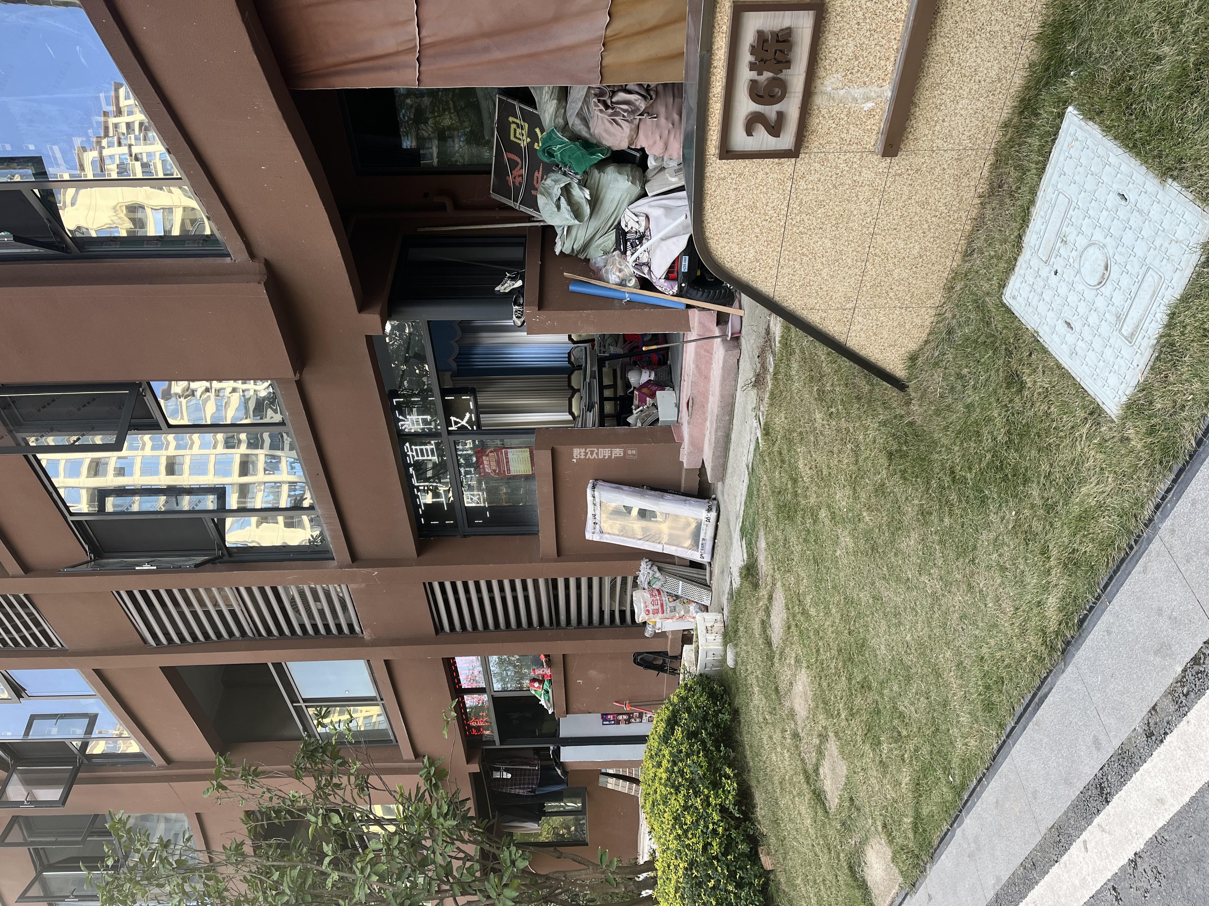 高坪区信智城小区是不是物业想怎么样就怎?